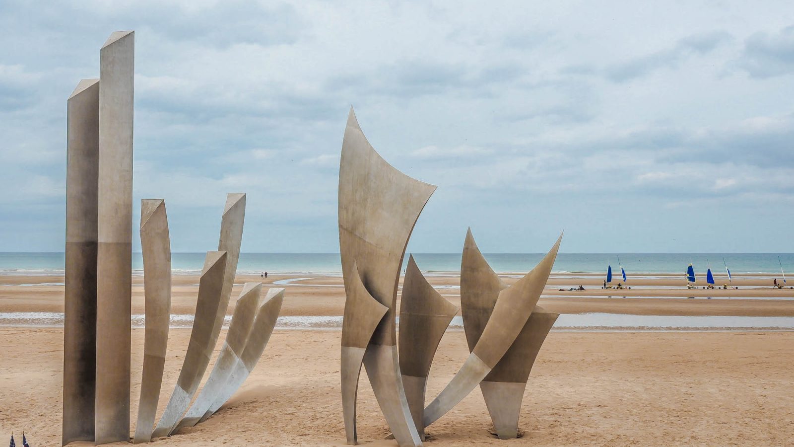 What to see at Omaha Beach, Normandy / Museums, memorials, monuments, and more / things to do at Omaha beach / D-Day and World War II sites in Normandy / #destinationwwii #worldwarii #normandy #omahabeach #dday