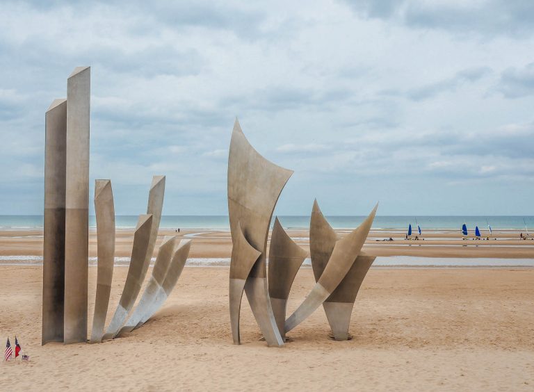 What to see at Omaha Beach, Normandy / Museums, memorials, monuments, and more / things to do at Omaha beach / D-Day and World War II sites in Normandy / #destinationwwii #worldwarii #normandy #omahabeach #dday