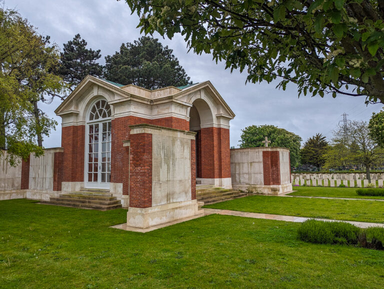 Day Trips to Dunkirk Quick Guide + Easy 1Day Dunkirk Itinerary